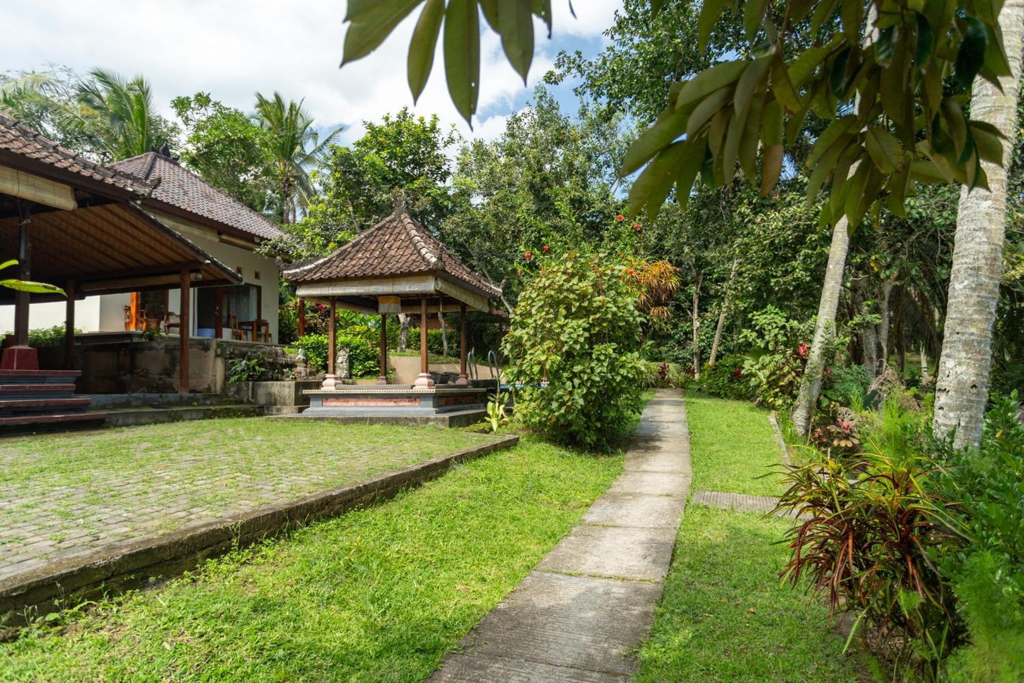 Pondok Hari Baik Balian Bagian luar foto